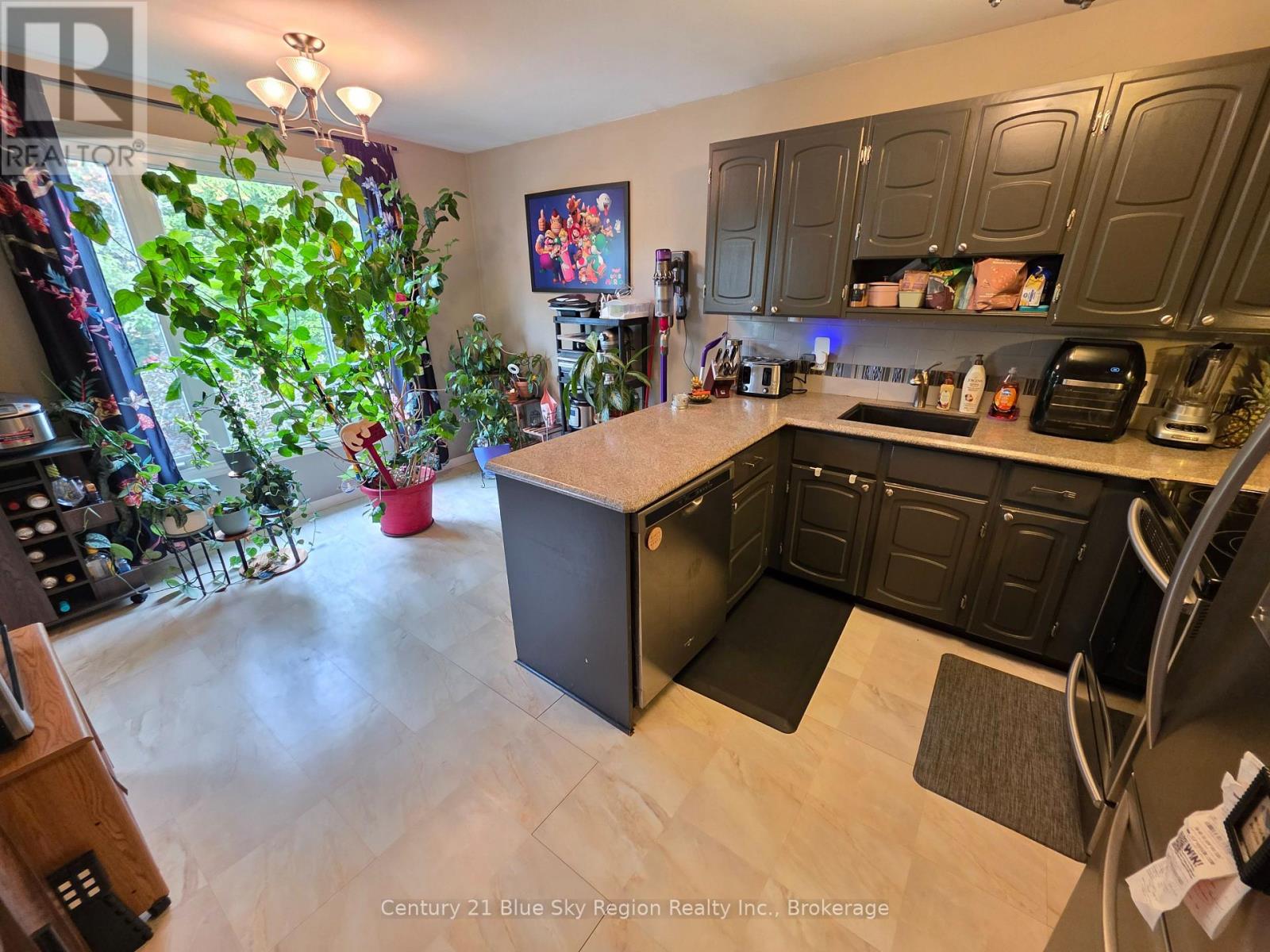 798 MCKAY AVENUE - 17