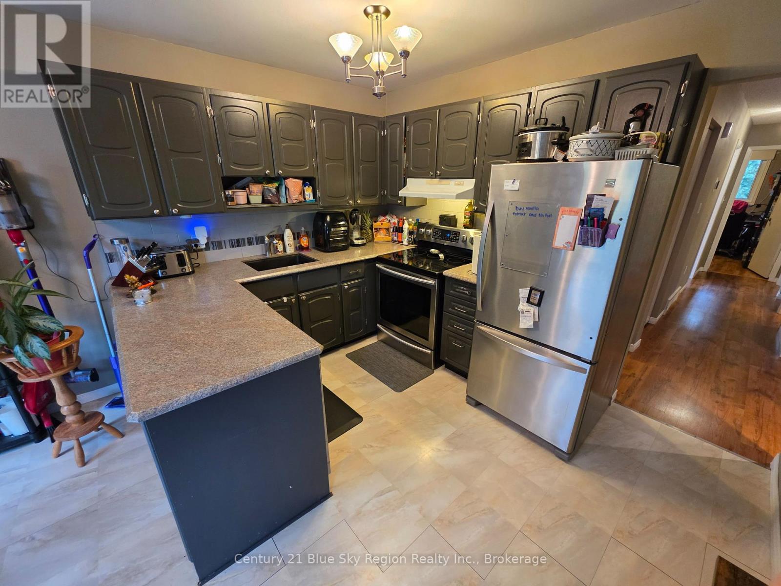 798 MCKAY AVENUE - 18