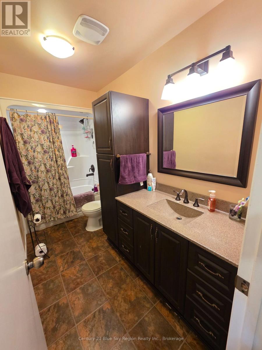 798 MCKAY AVENUE - 20