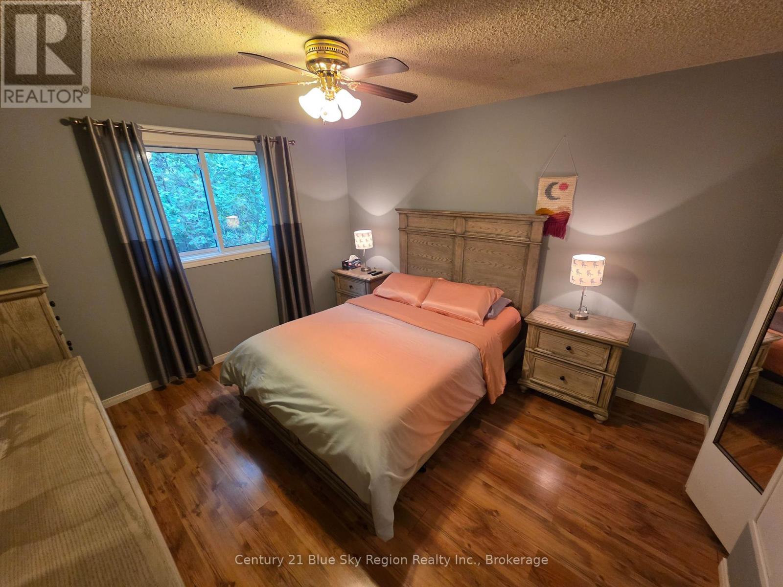 798 MCKAY AVENUE - 21