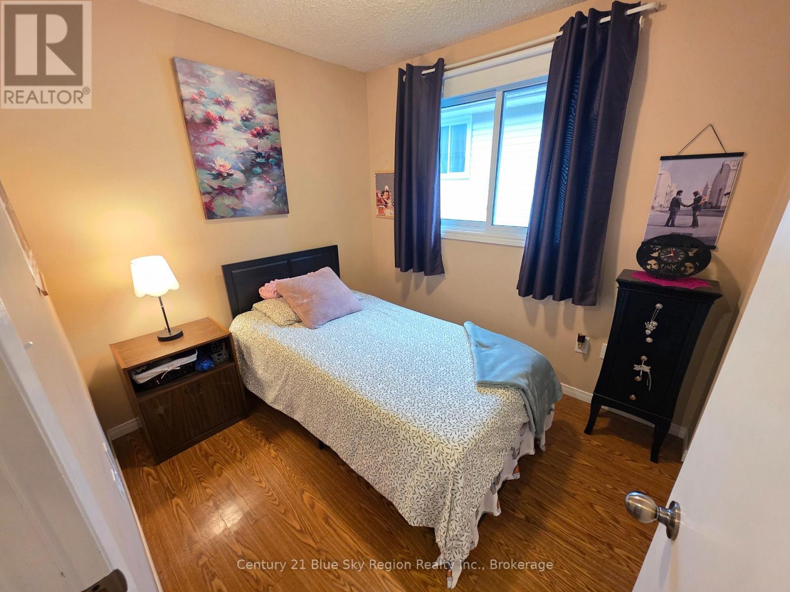 798 MCKAY AVENUE - 23