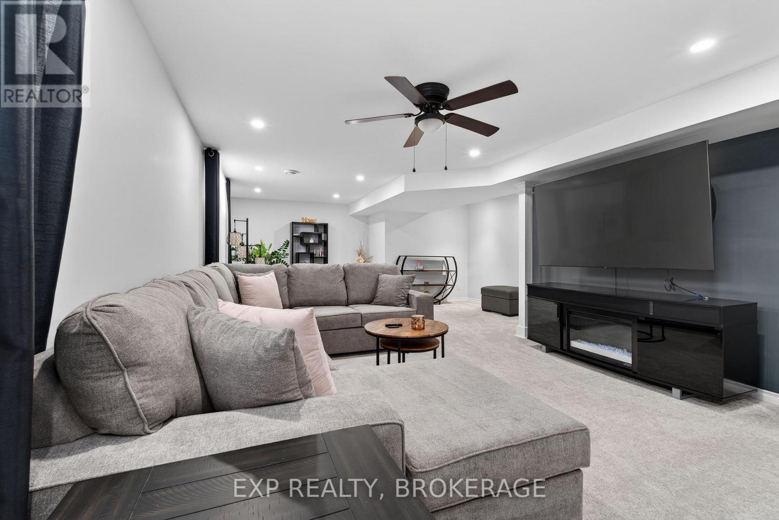 79 DEACON PLACE - 24