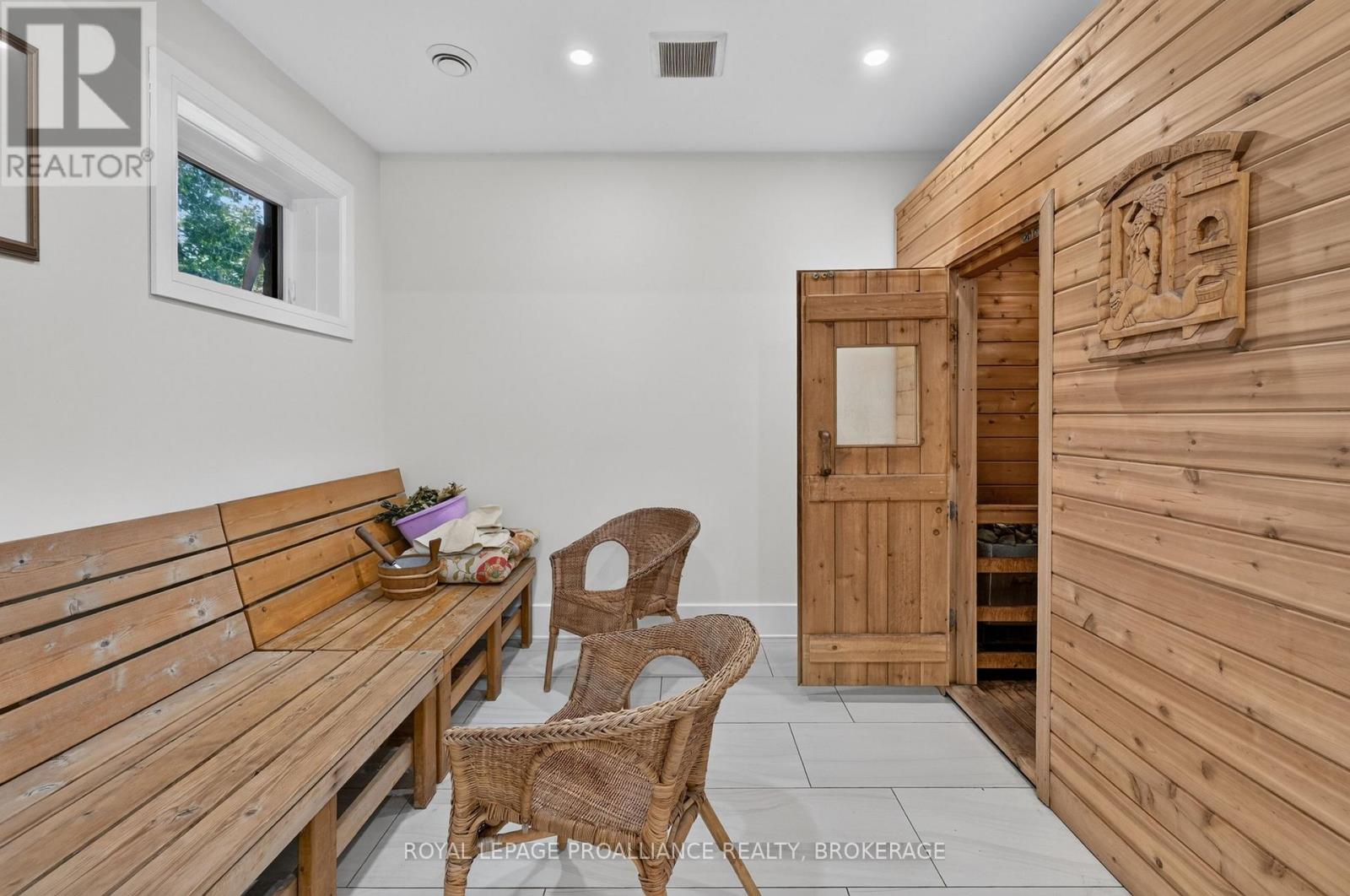 86 MACDONNELL STREET - 46