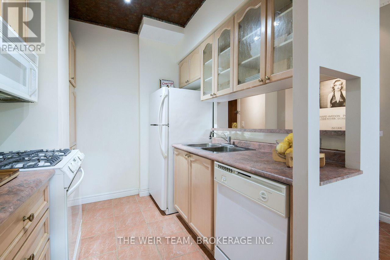 #202 135 MAITLAND STREET - 10