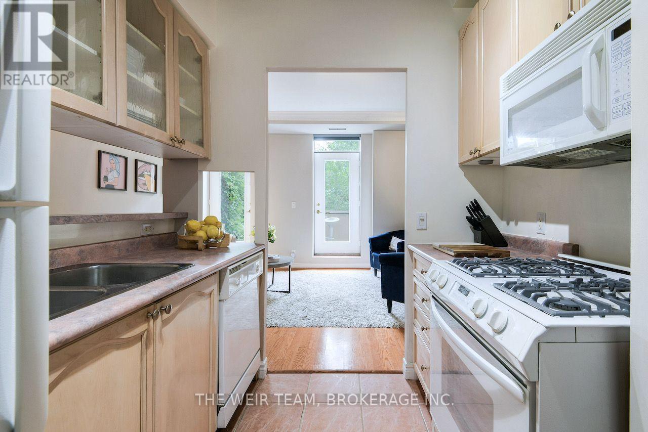 #202 135 MAITLAND STREET - 11