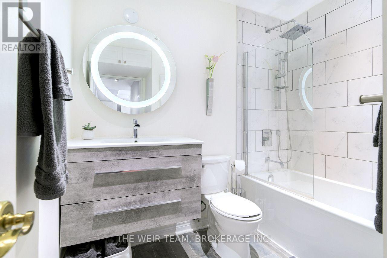 #202 135 MAITLAND STREET - 14