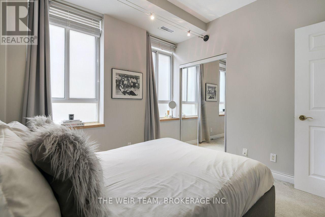 #202 135 MAITLAND STREET - 16