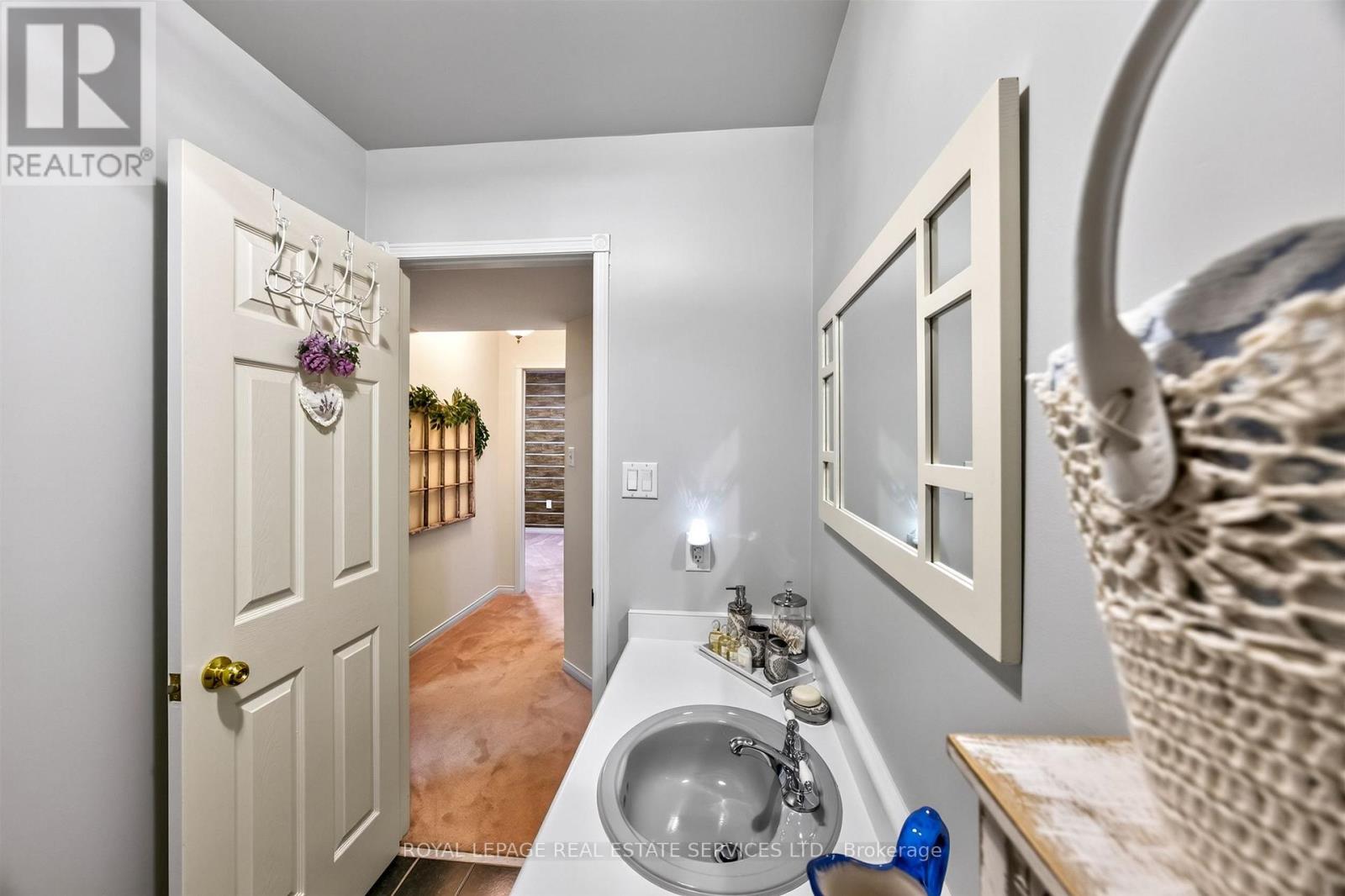 45 ROSEMARIE CRESCENT - 35