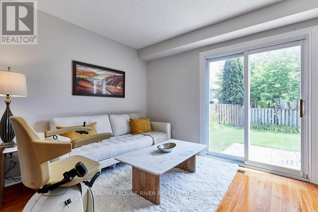 216 WRIGHT CRESCENT - 10
