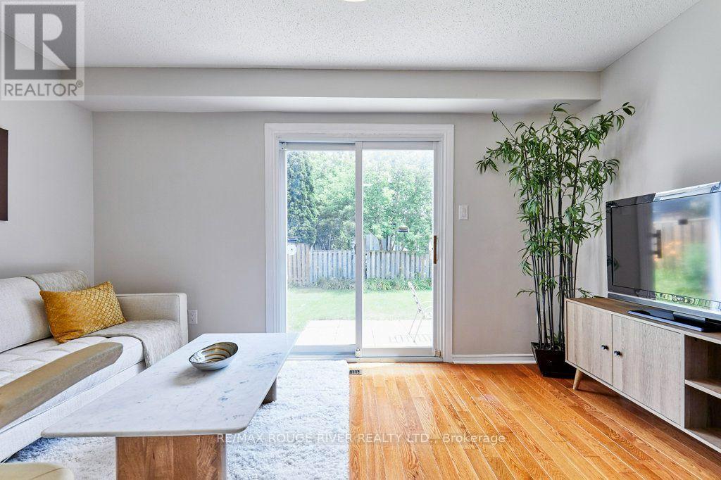 216 WRIGHT CRESCENT - 11