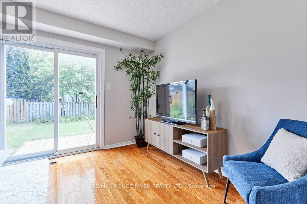 216 WRIGHT CRESCENT - 12