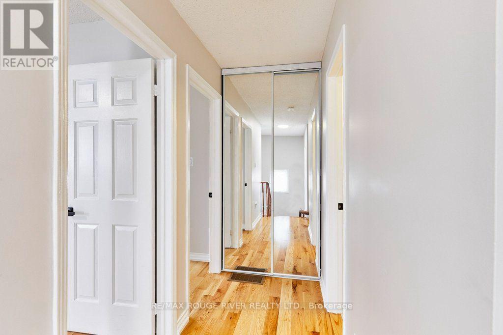 216 WRIGHT CRESCENT - 32