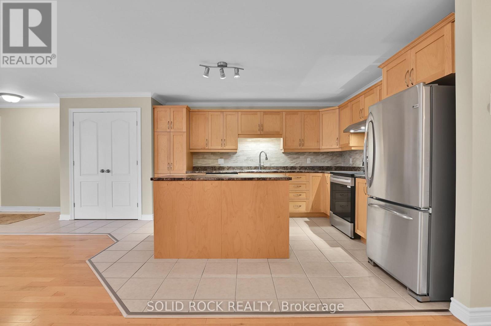 #103 856 NOTRE-DAME STREET - Image 12