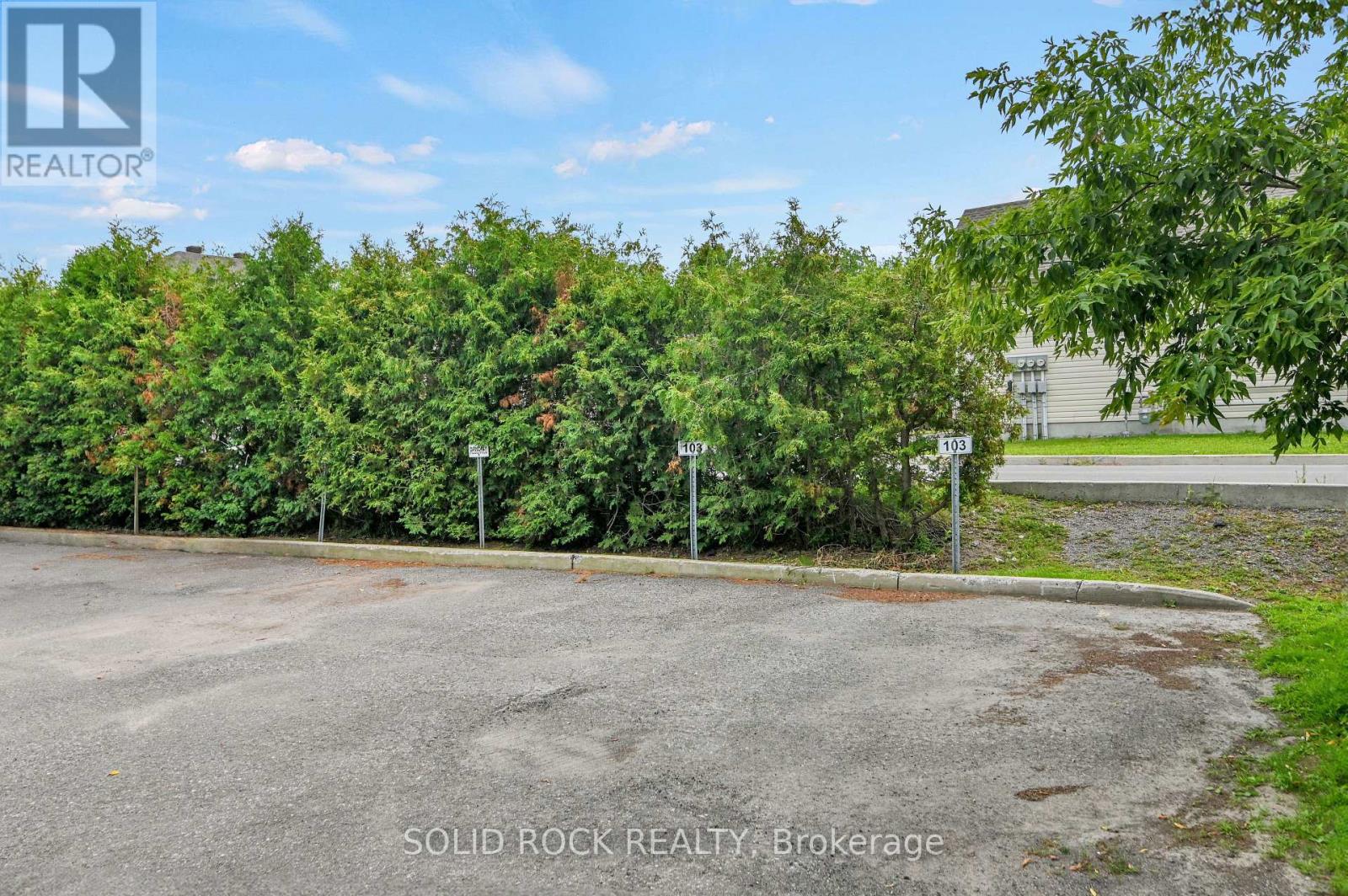 #103 856 NOTRE-DAME STREET - 36