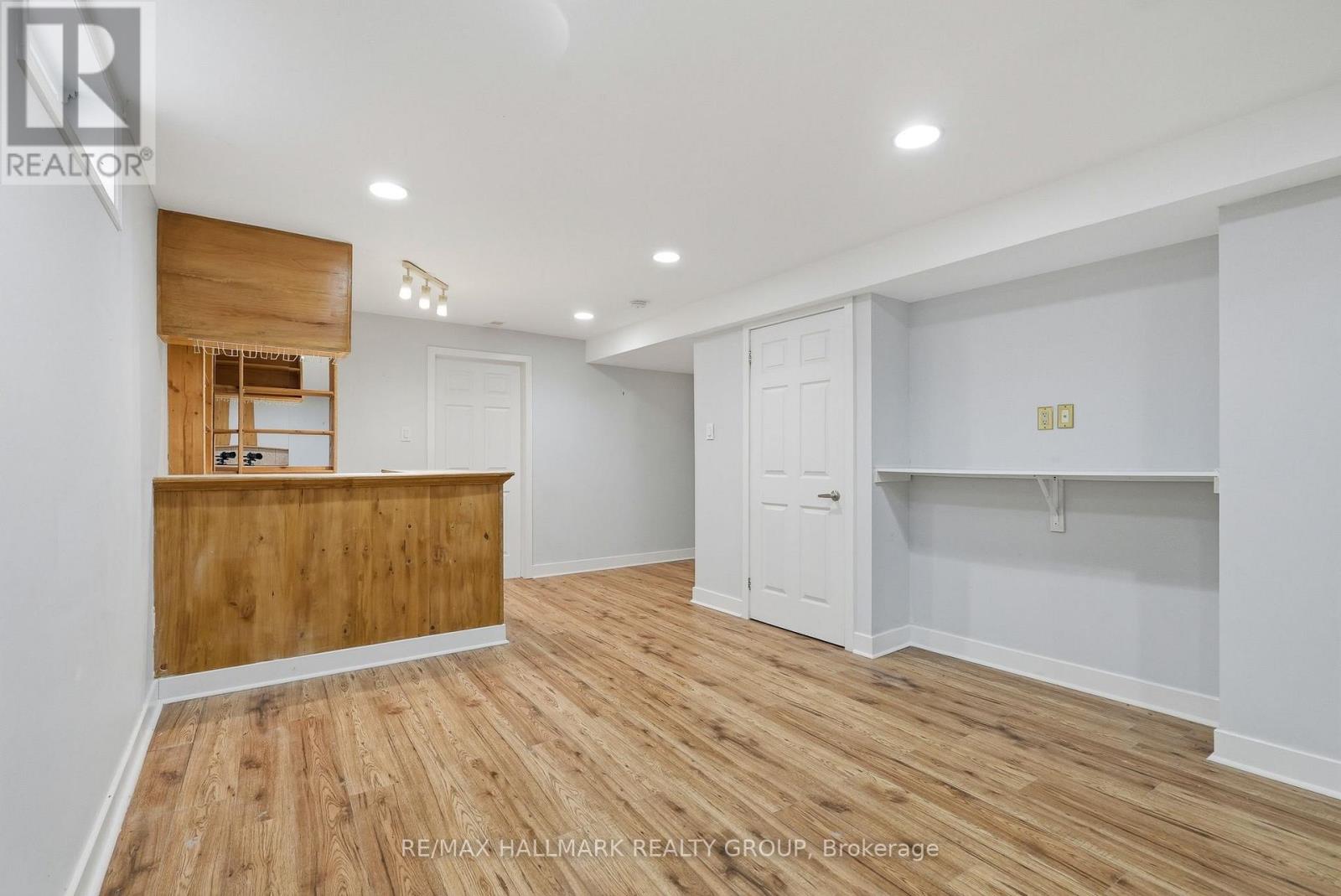 30 ROWE DRIVE - 18