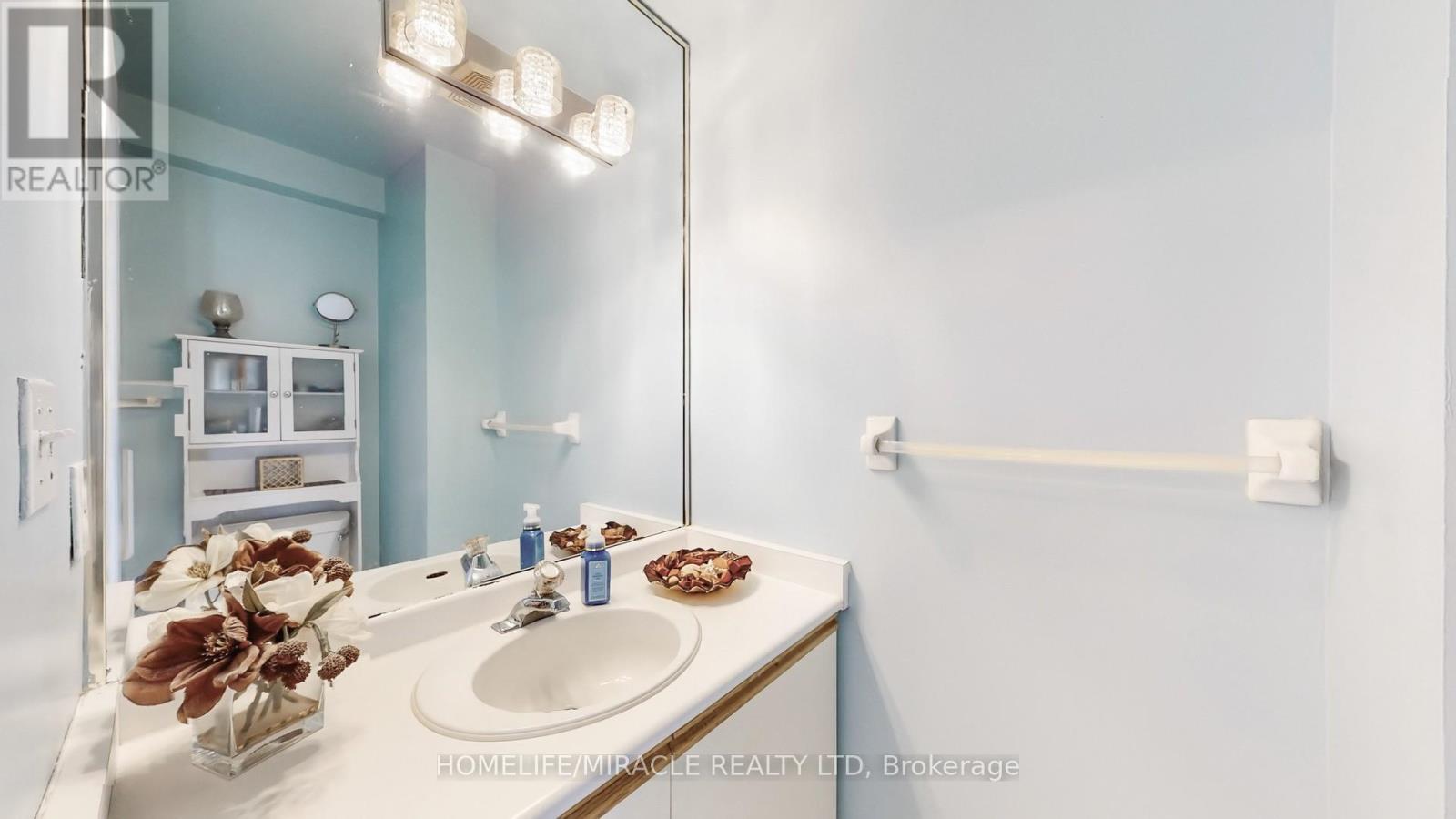 4 WILLIAM CURTIS CIRCLE - 16