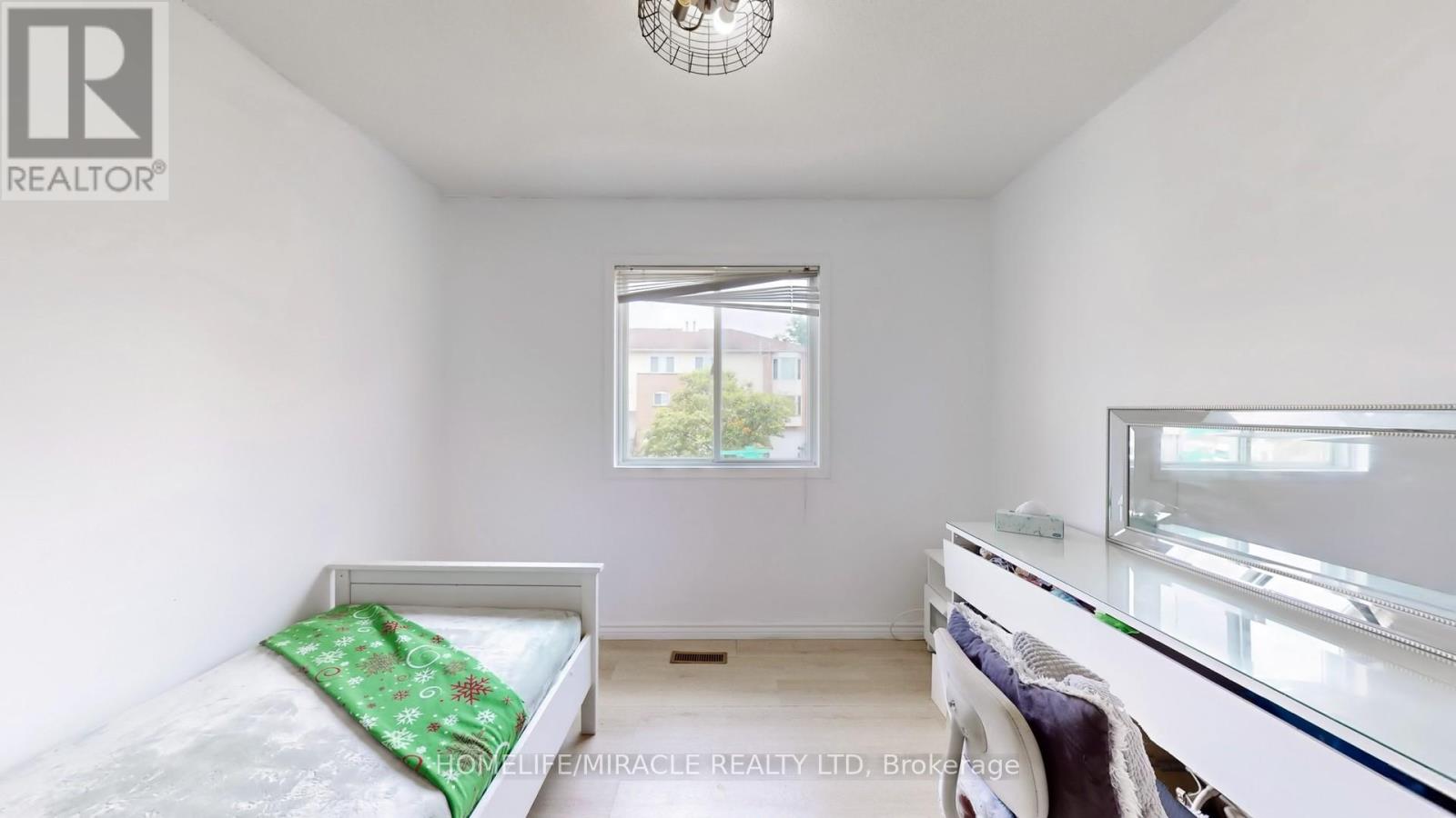 4 WILLIAM CURTIS CIRCLE - 26