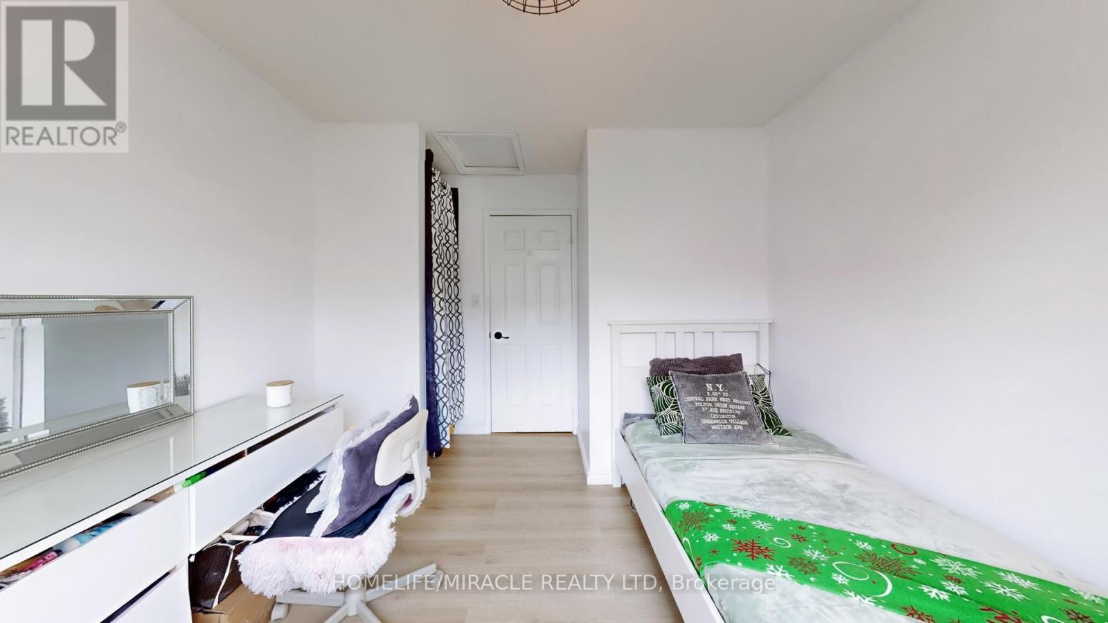 4 WILLIAM CURTIS CIRCLE - 28