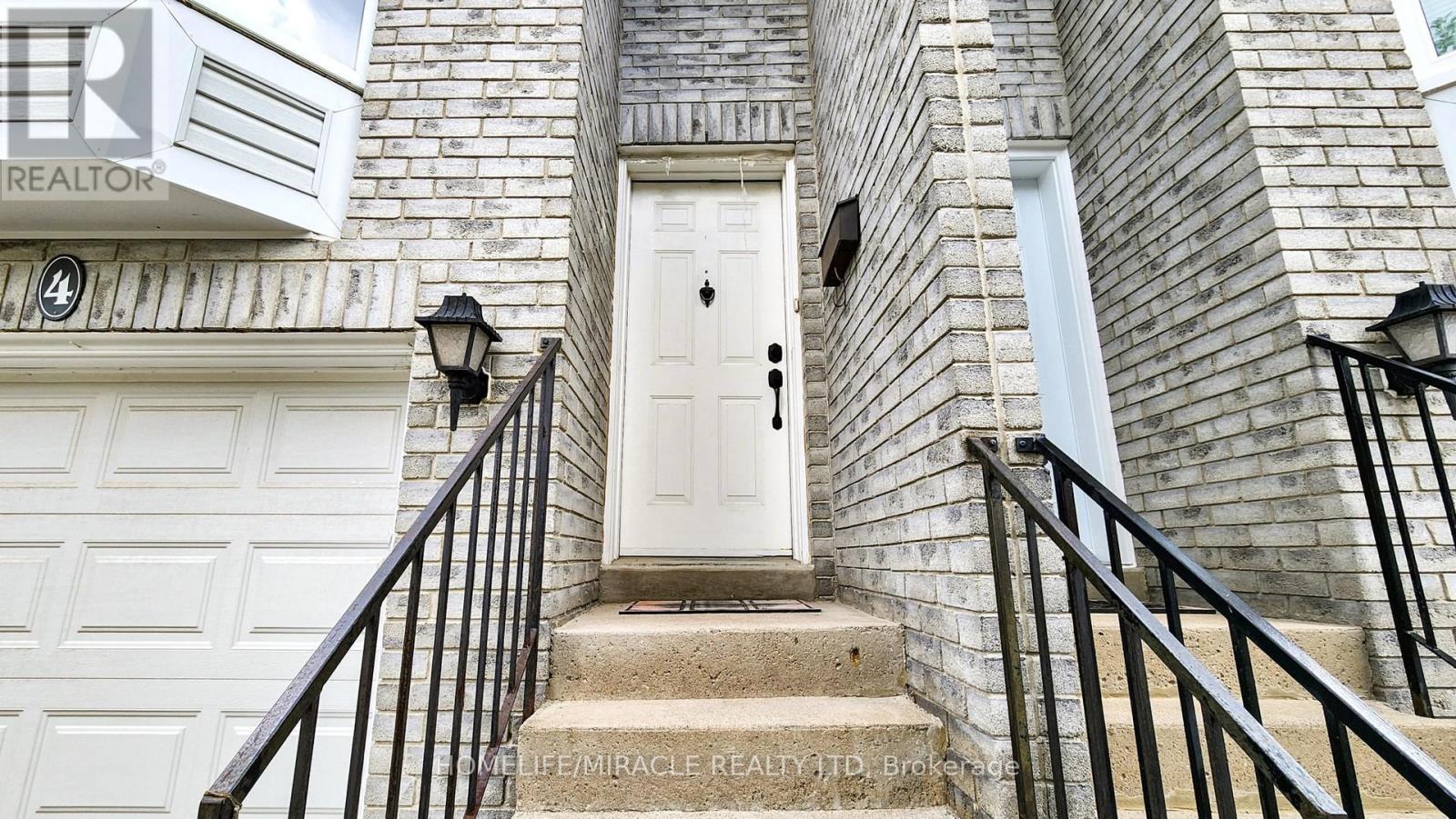 4 WILLIAM CURTIS CIRCLE - 4