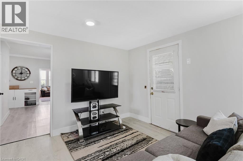35 SHADE Street - 13