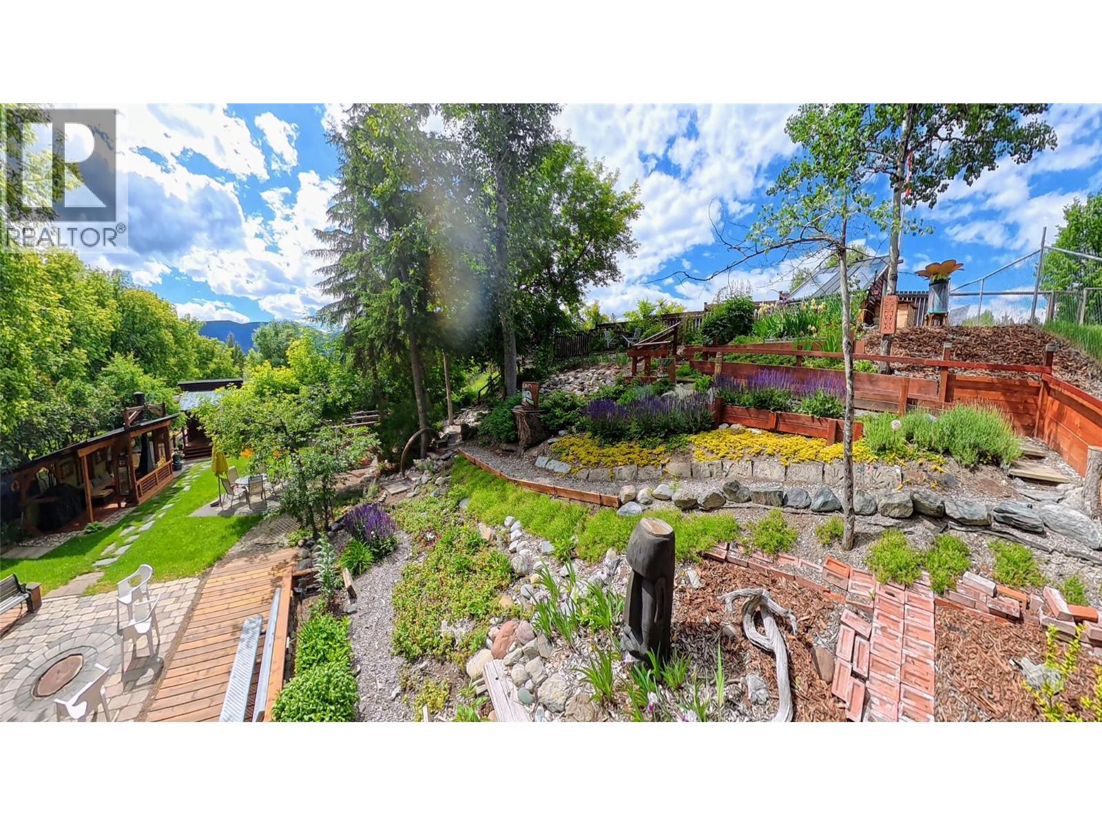 1768 Victoria Avenue - 23