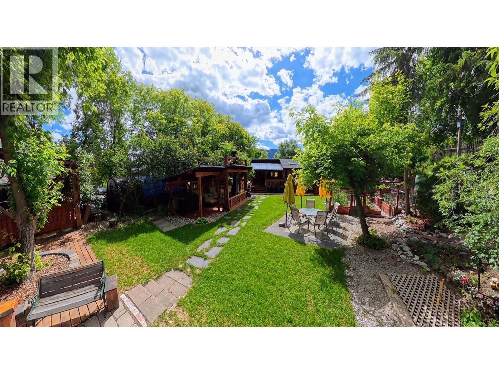 1768 Victoria Avenue - Image 25