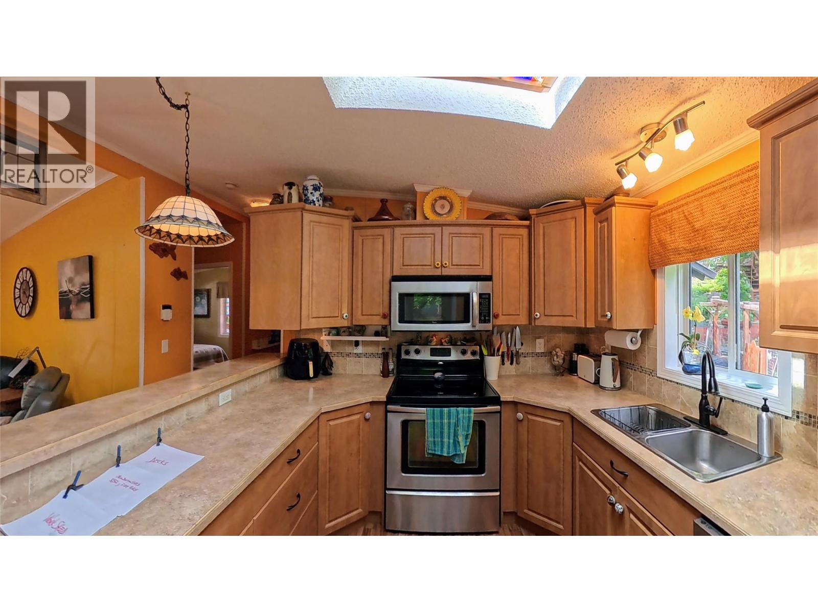 1768 Victoria Avenue - 35