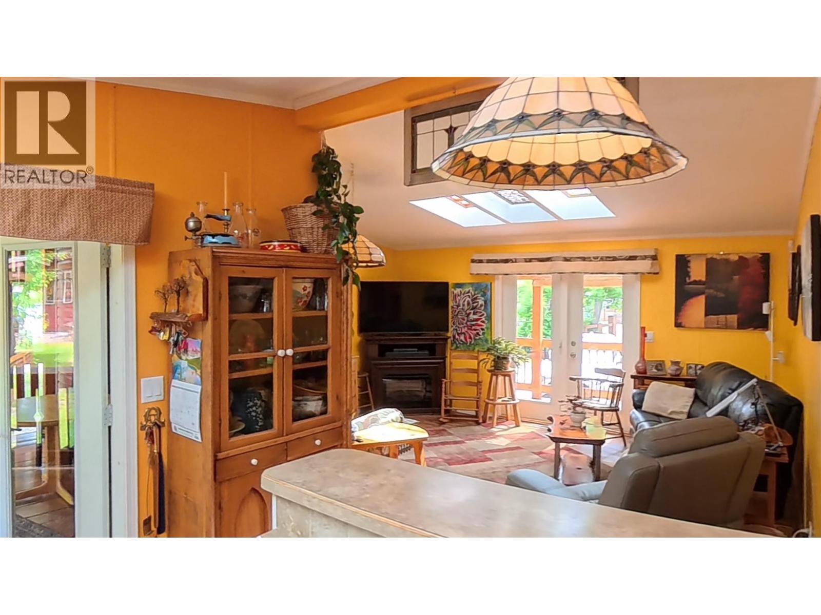 1768 Victoria Avenue - 36