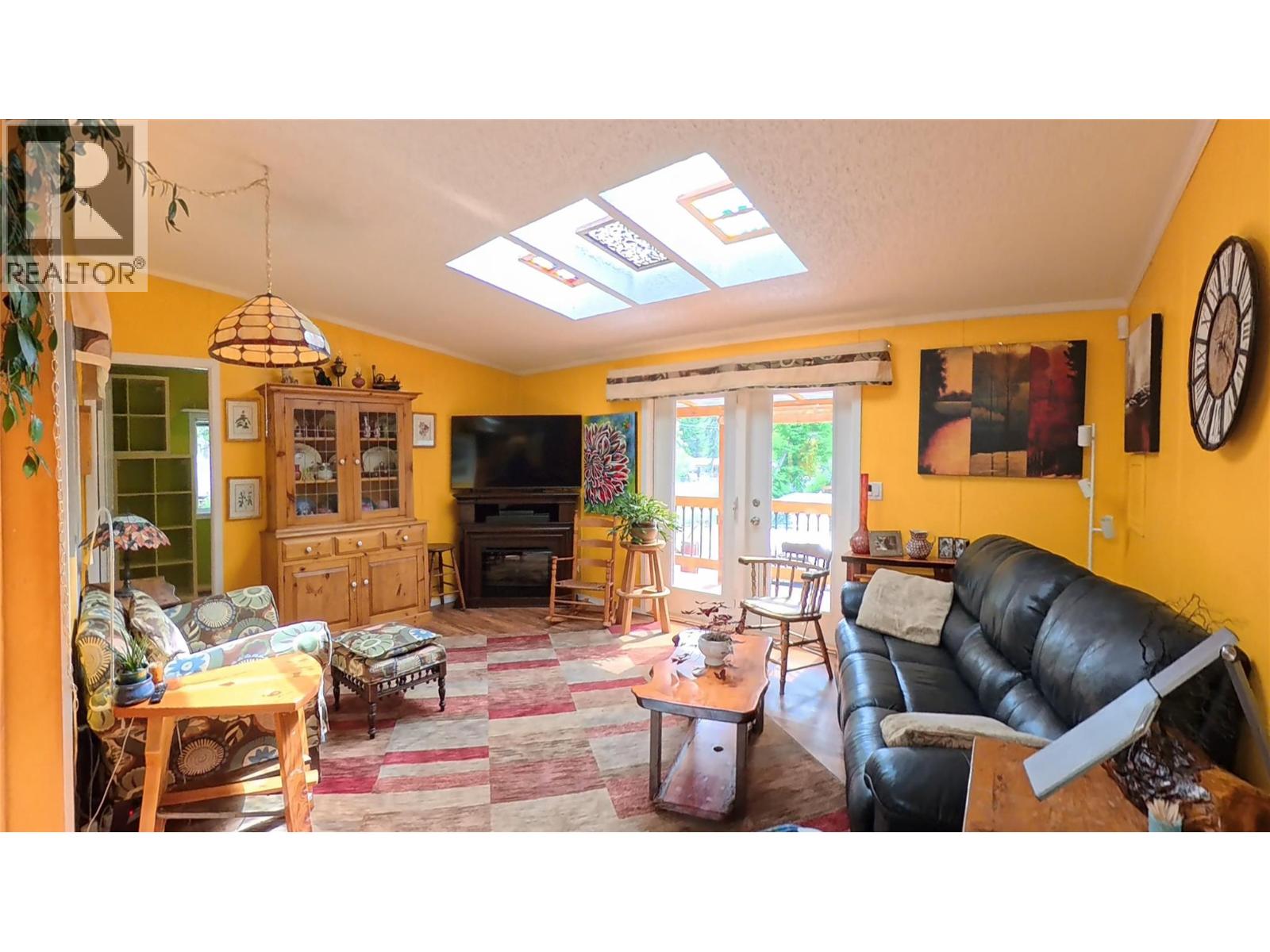 1768 Victoria Avenue - 38
