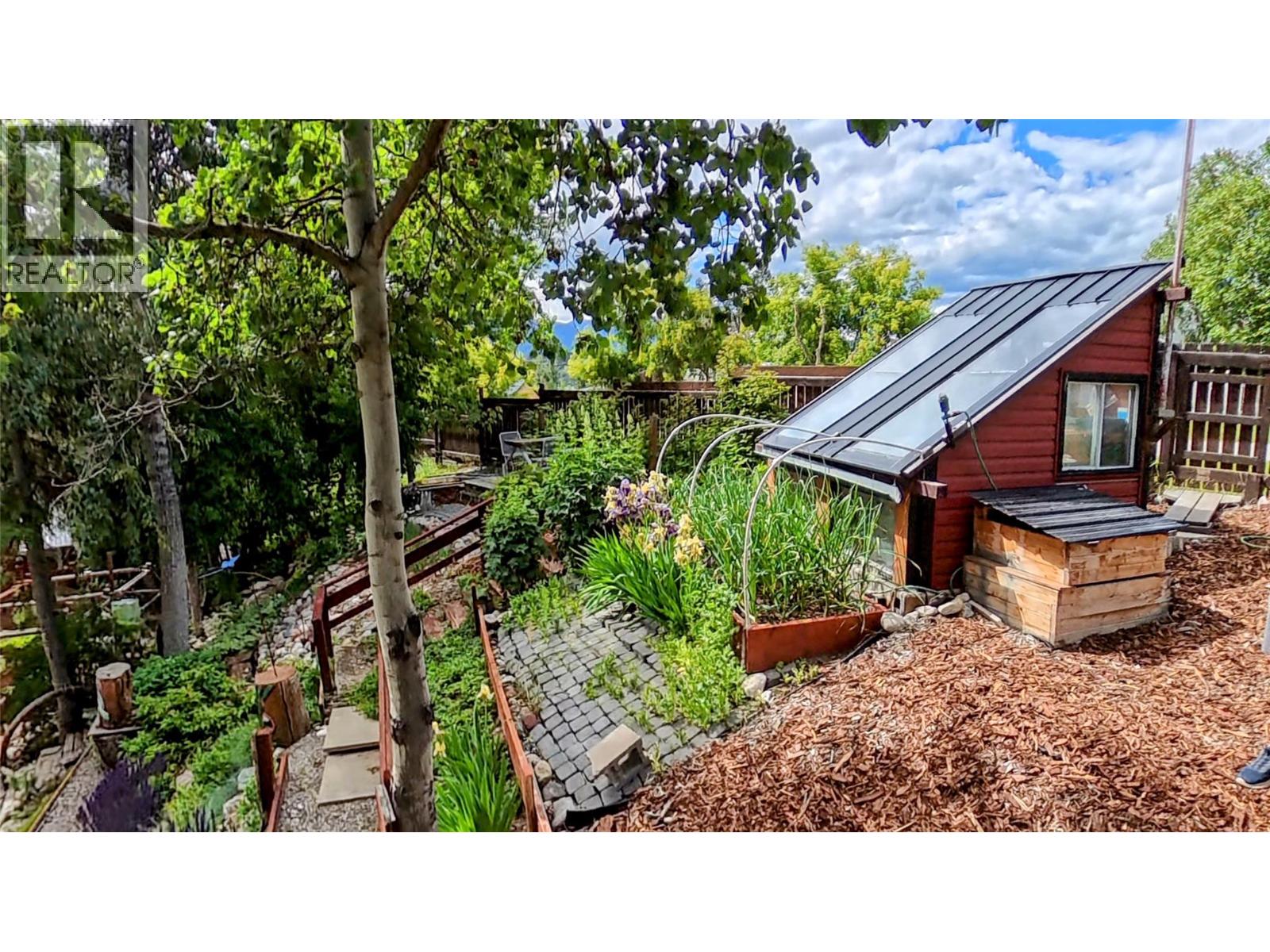 1768 Victoria Avenue - 33