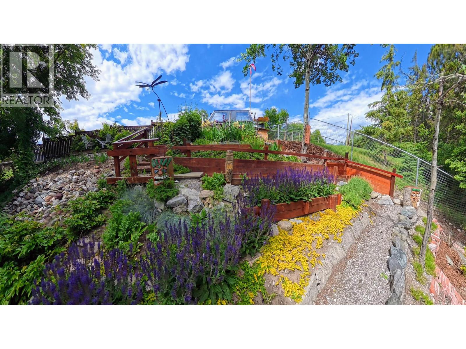 1768 Victoria Avenue - 28