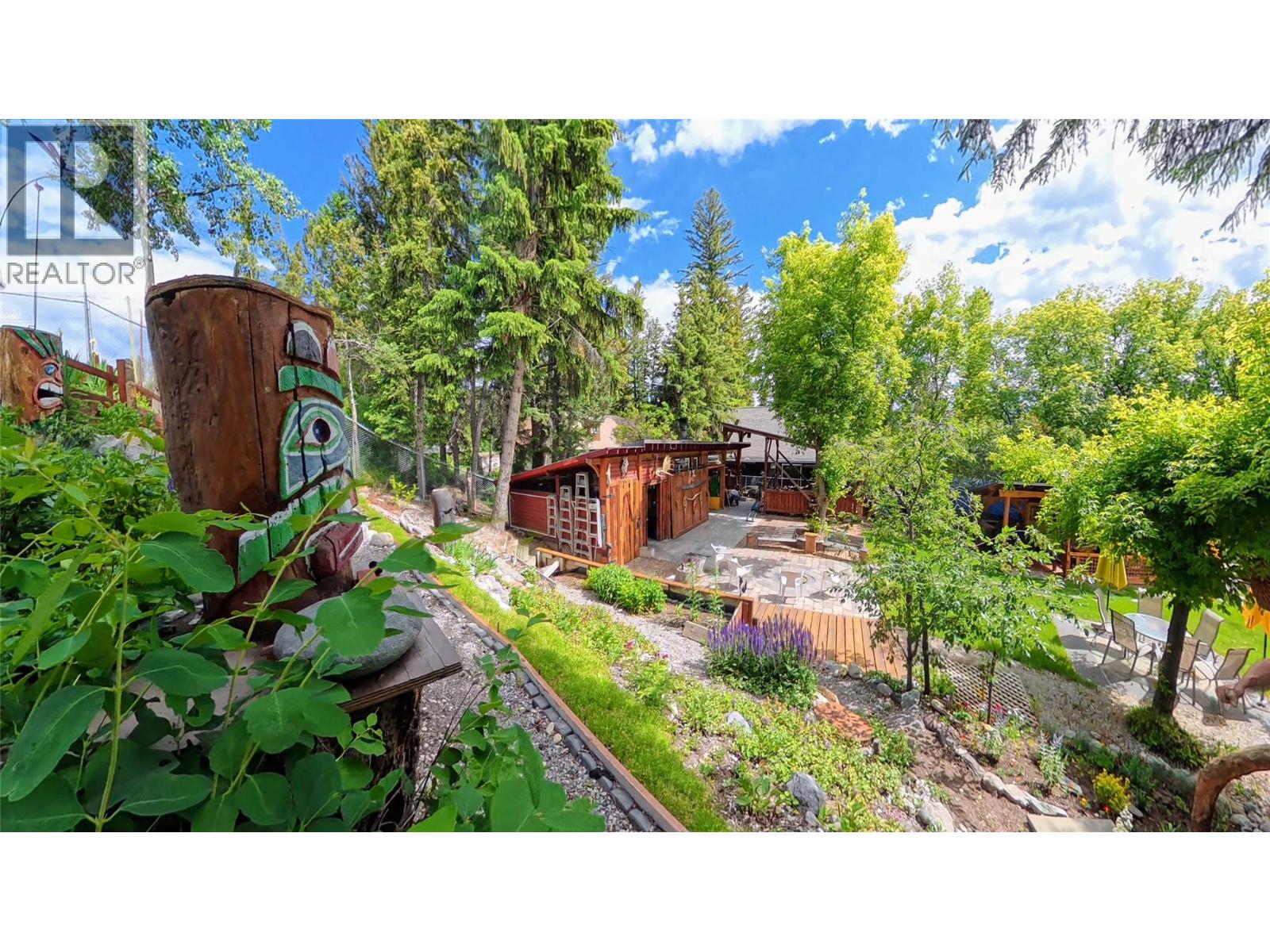 1768 Victoria Avenue - 27