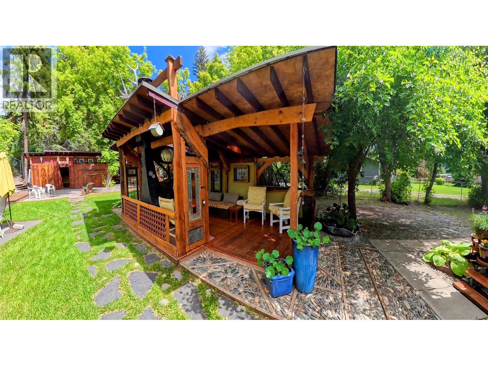 1768 Victoria Avenue - 11