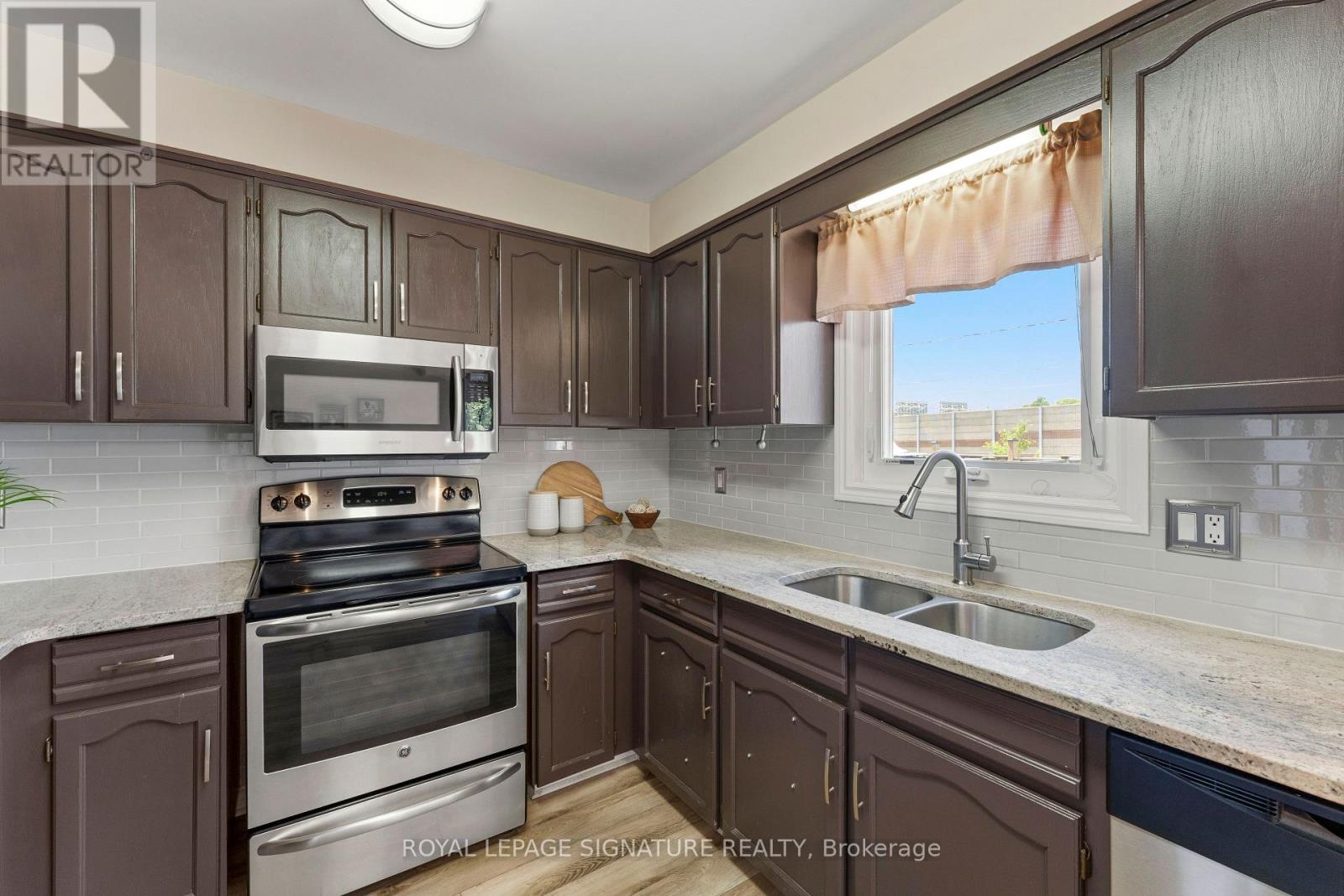 146 BEAVER BEND CRESCENT - 14