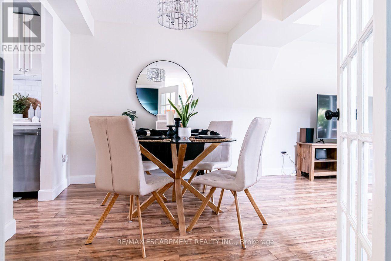 4 BALMORAL COURT - 14