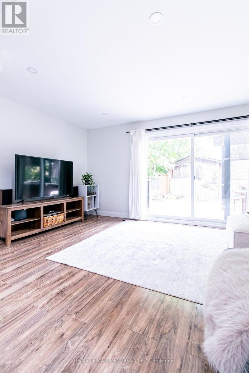 4 BALMORAL COURT - 19