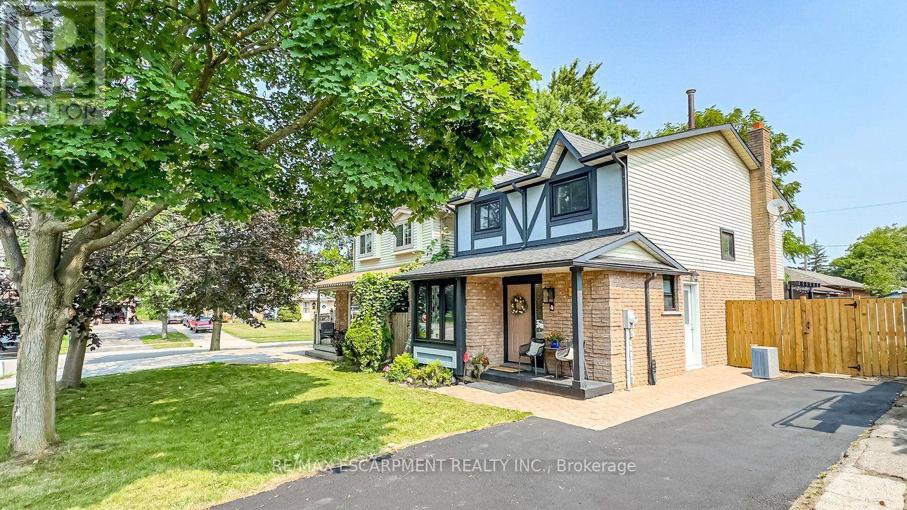 4 BALMORAL COURT - 2