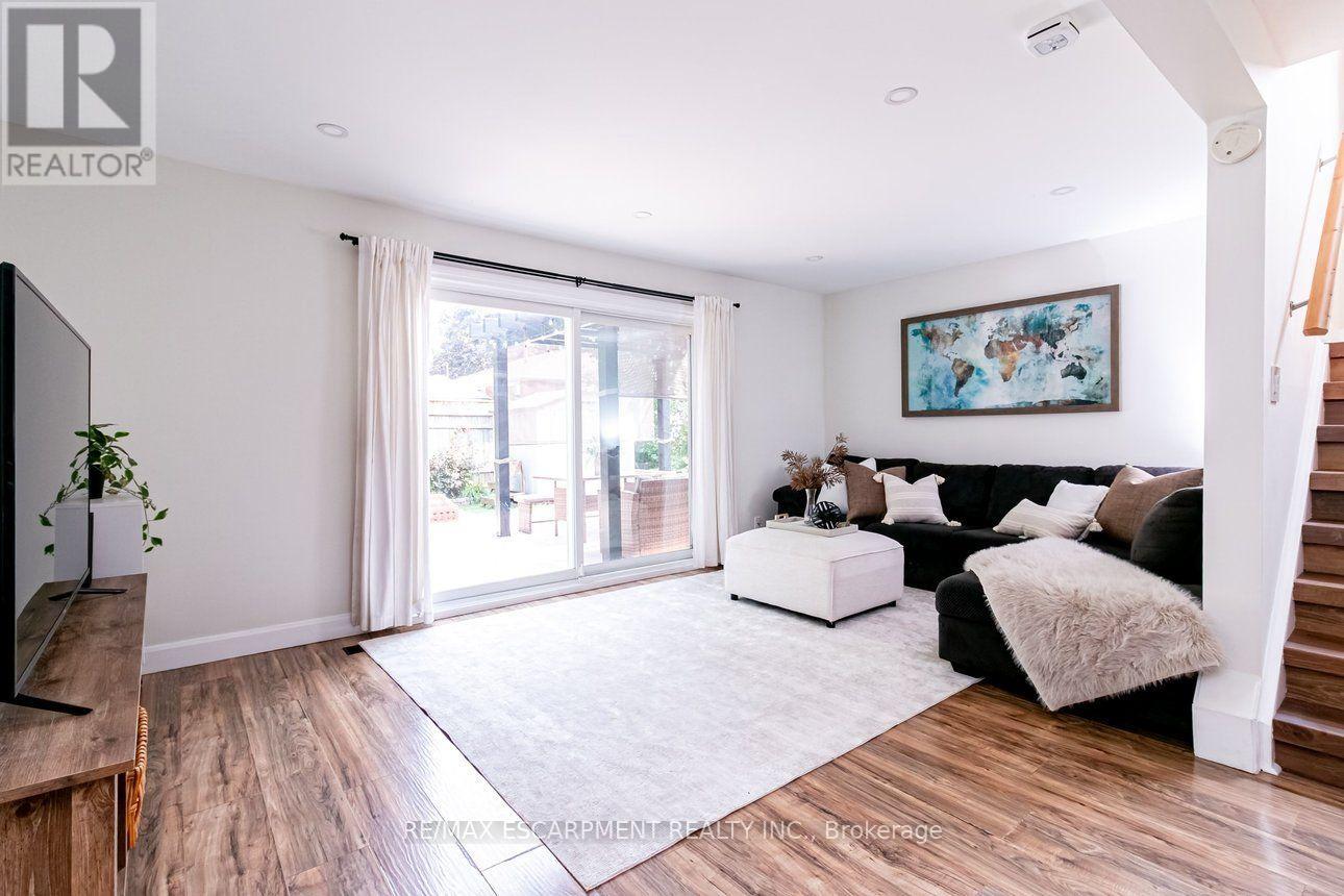 4 BALMORAL COURT - 20