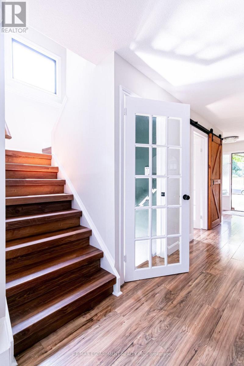 4 BALMORAL COURT - 22
