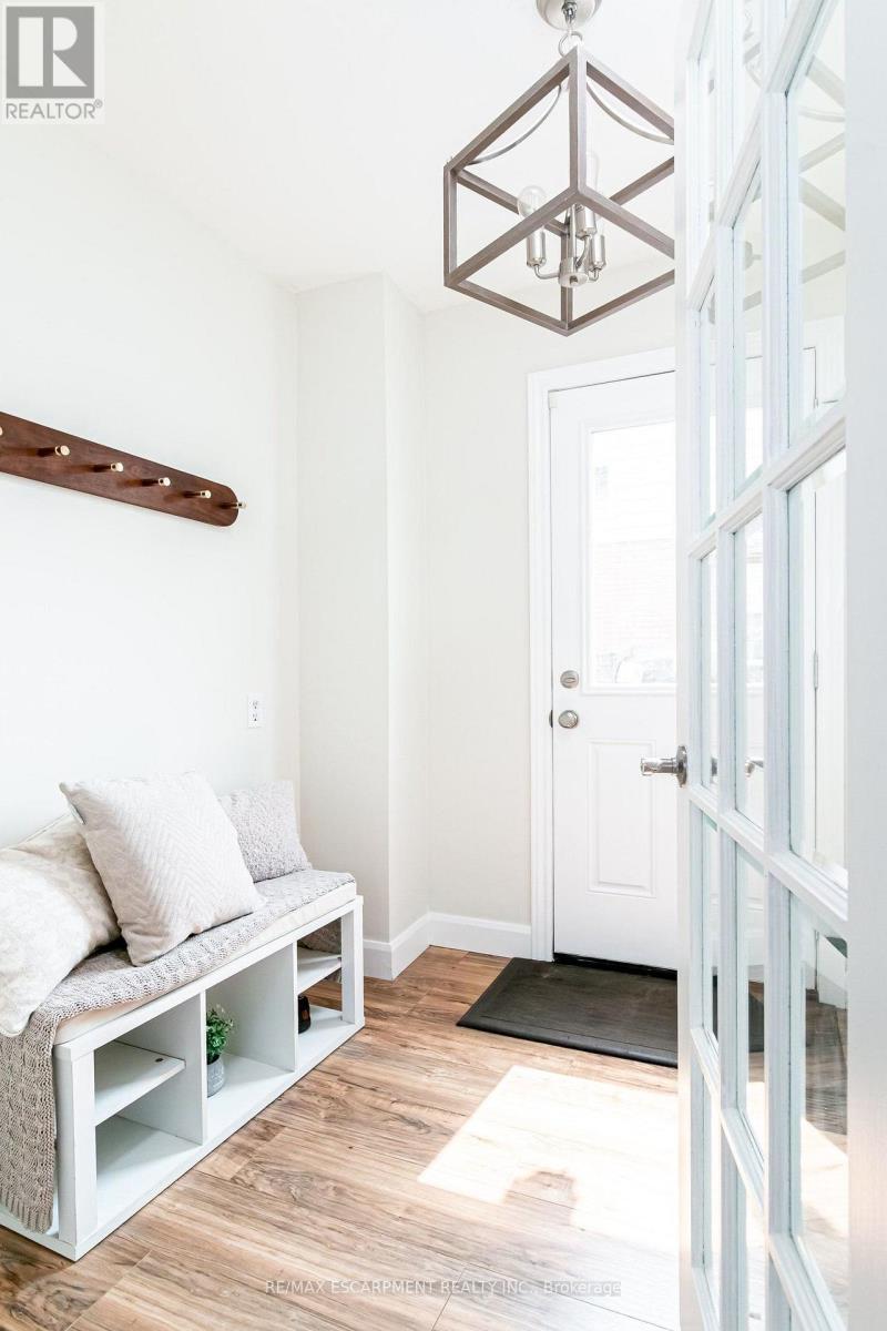 4 BALMORAL COURT - 23