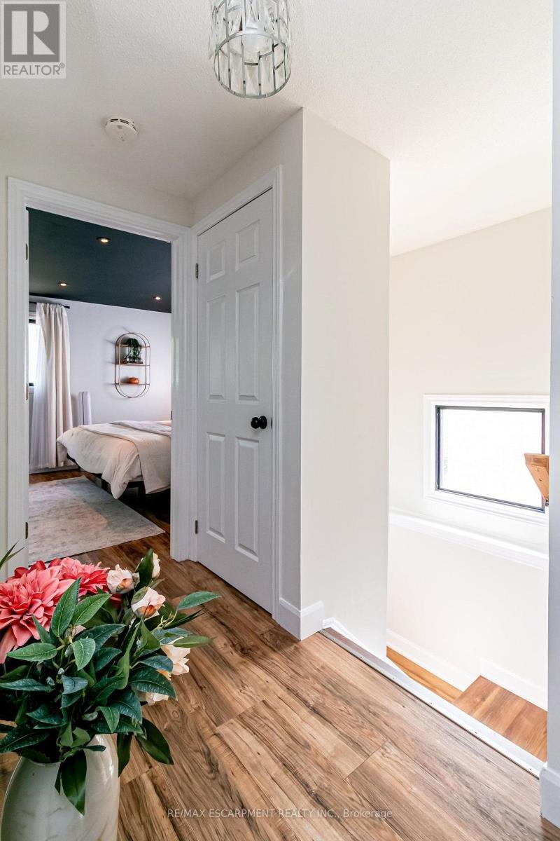 4 BALMORAL COURT - 24