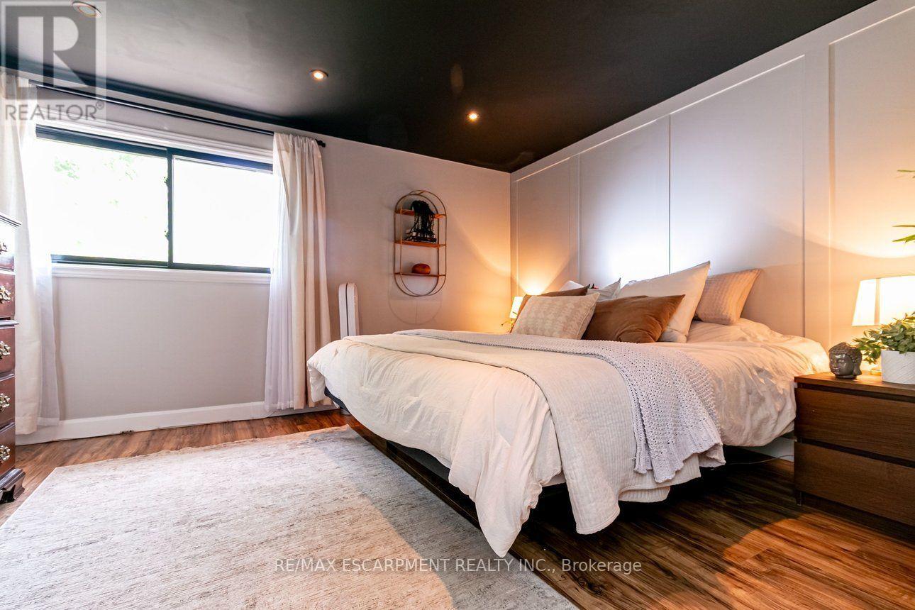 4 BALMORAL COURT - 28