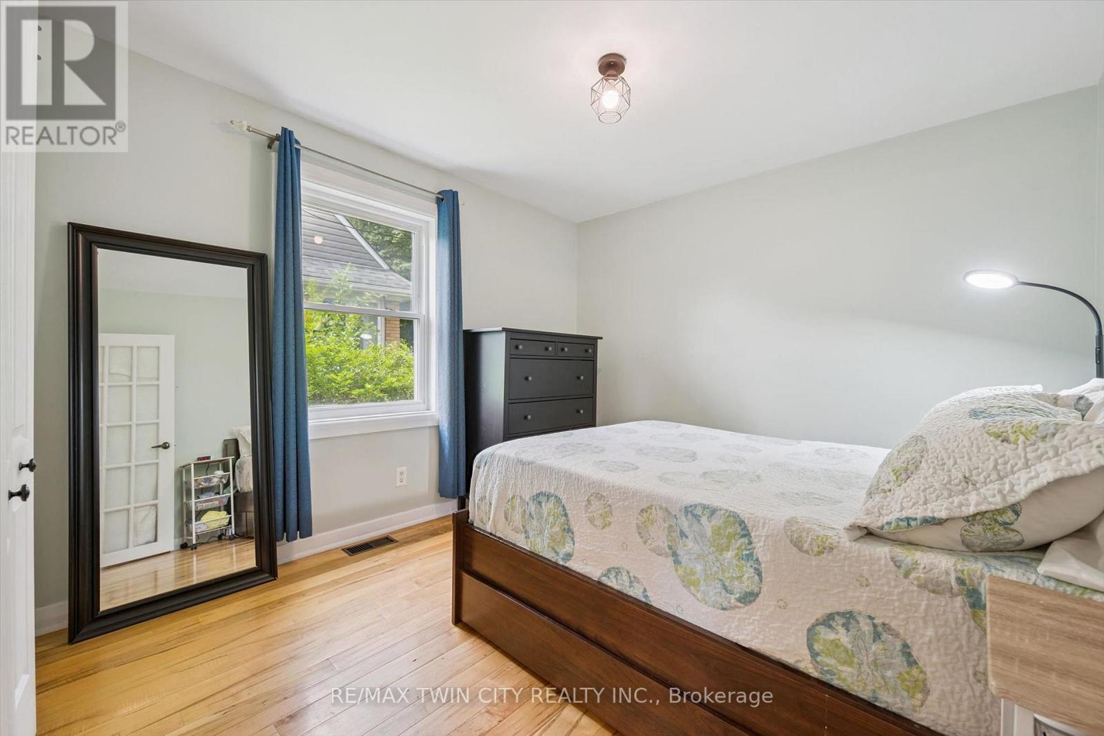 129 FLORENCE AVENUE - 22