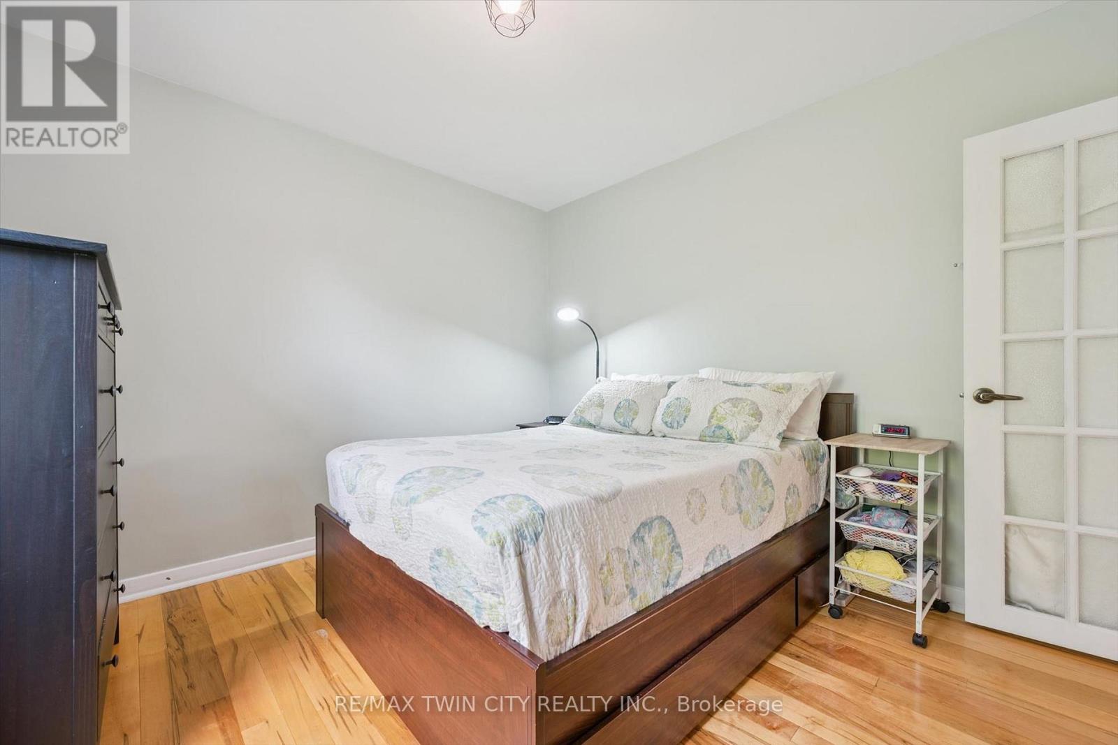 129 FLORENCE AVENUE - 23