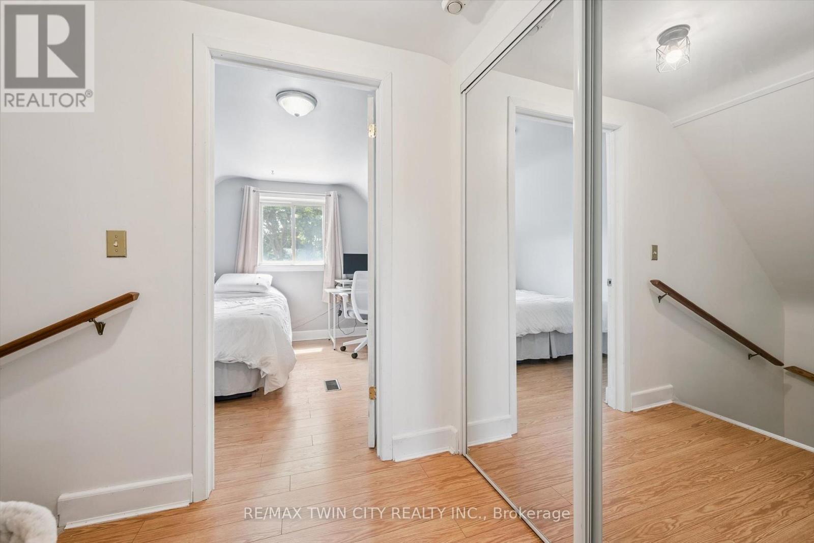 129 FLORENCE AVENUE - 26