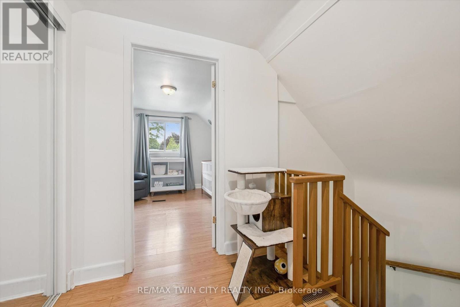 129 FLORENCE AVENUE - 27