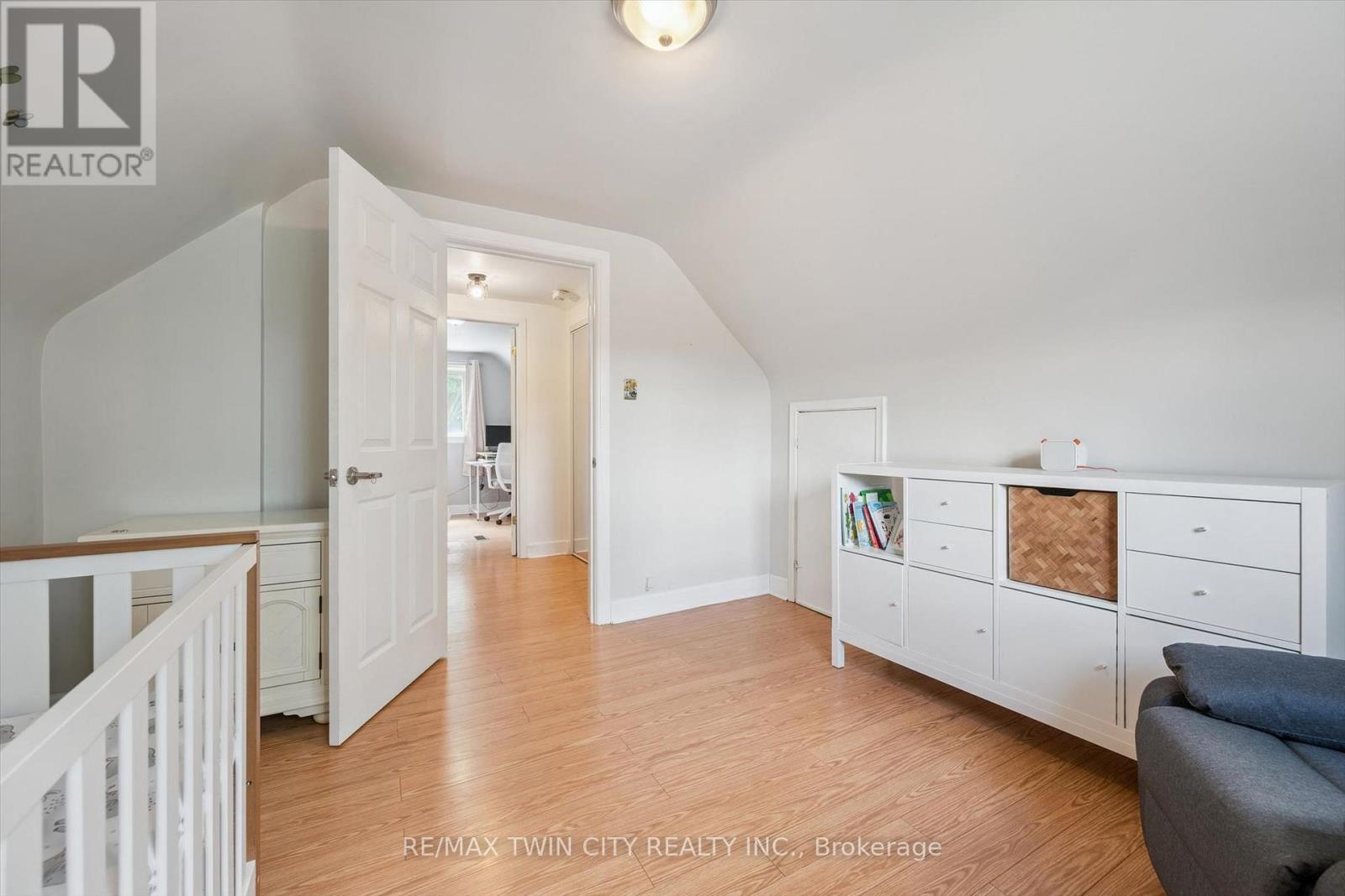 129 FLORENCE AVENUE - 29