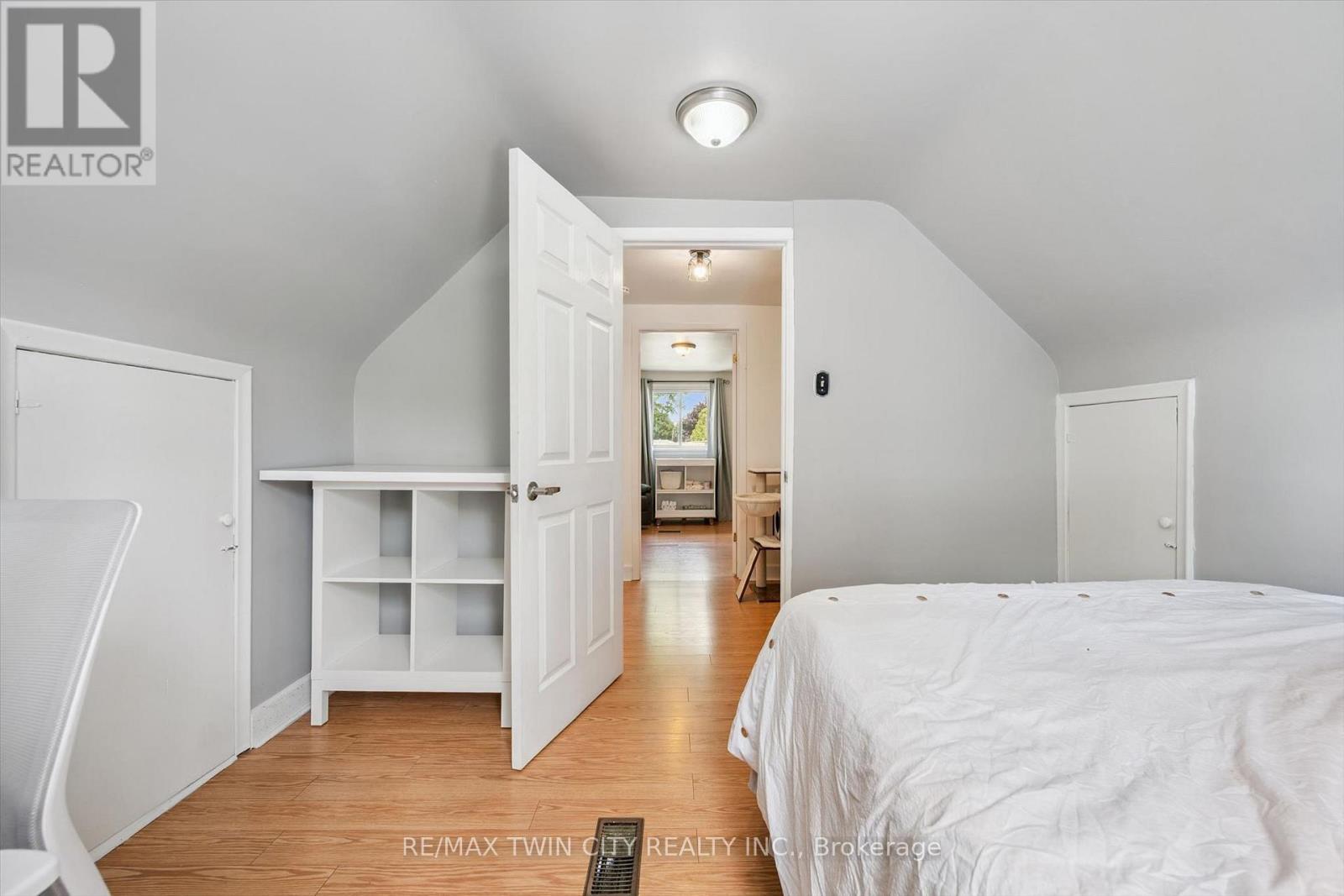 129 FLORENCE AVENUE - 31