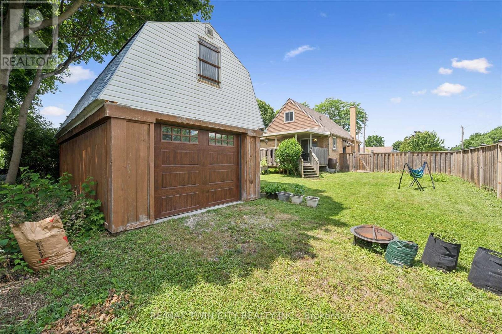 129 FLORENCE AVENUE - 35