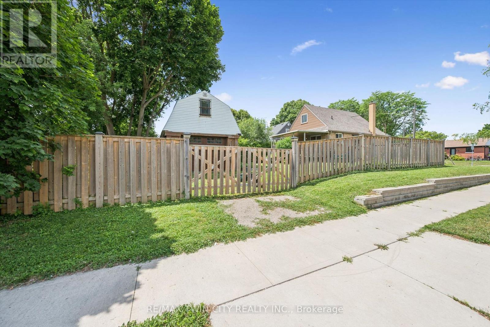 129 FLORENCE AVENUE - 5